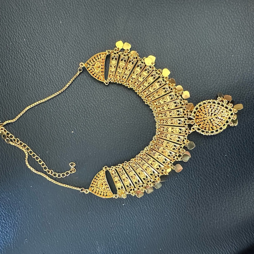 Elegant Gold Necklace - Picture 8 of 16